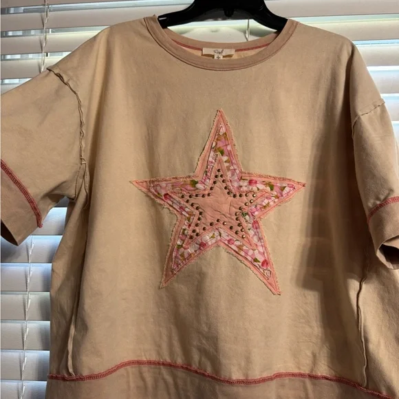 Easel Beige Star Patchwork Short Sleeve Top - Picture 2 of 7